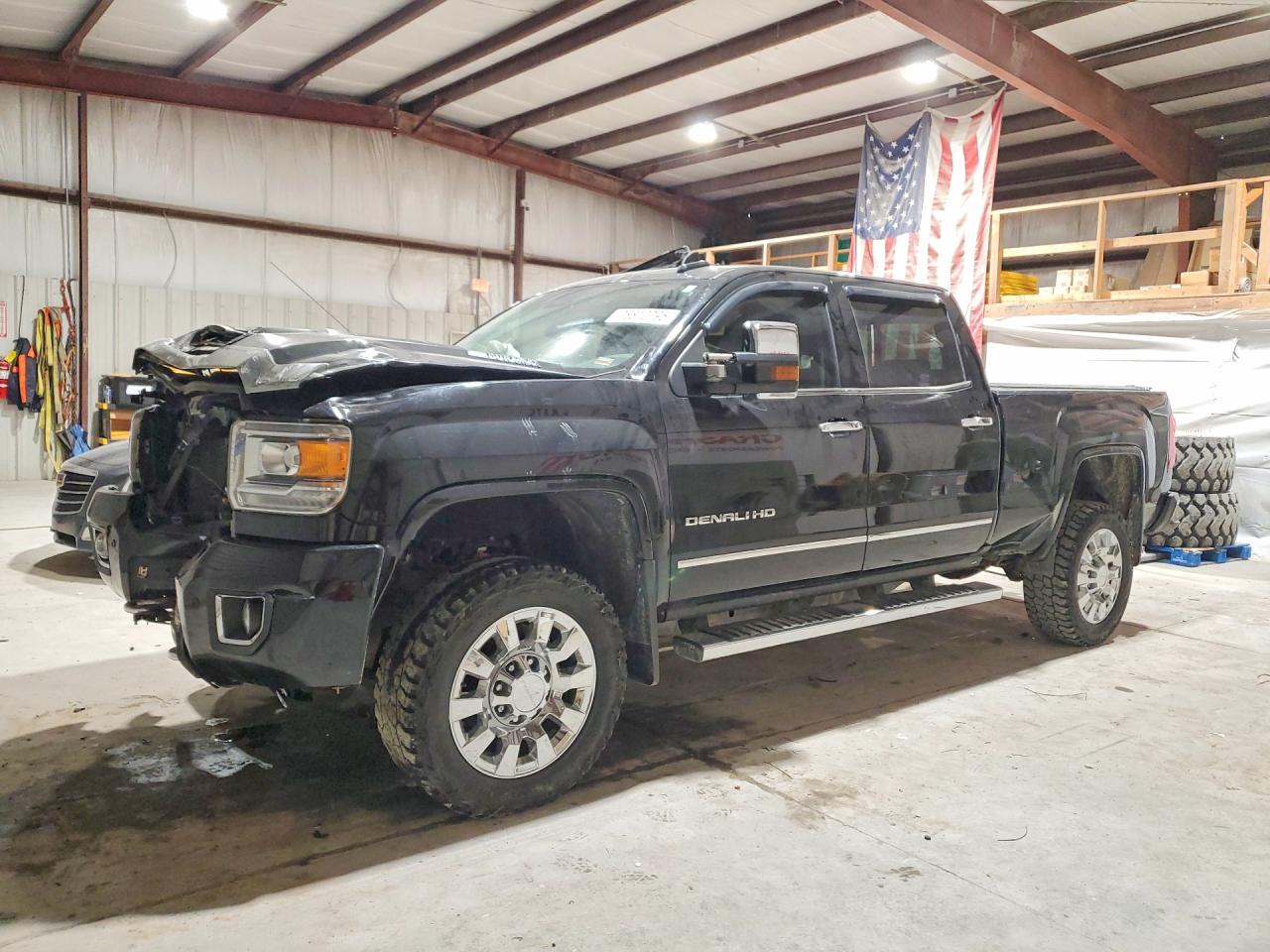 2019 GMC Sierra 2500HD Denali, VIN 1GT12SEY1KF175530 — Front end