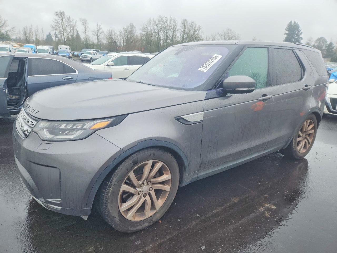2017 Land Rover Discovery HSE, VIN SALRRBBK8HA010782 — Roof