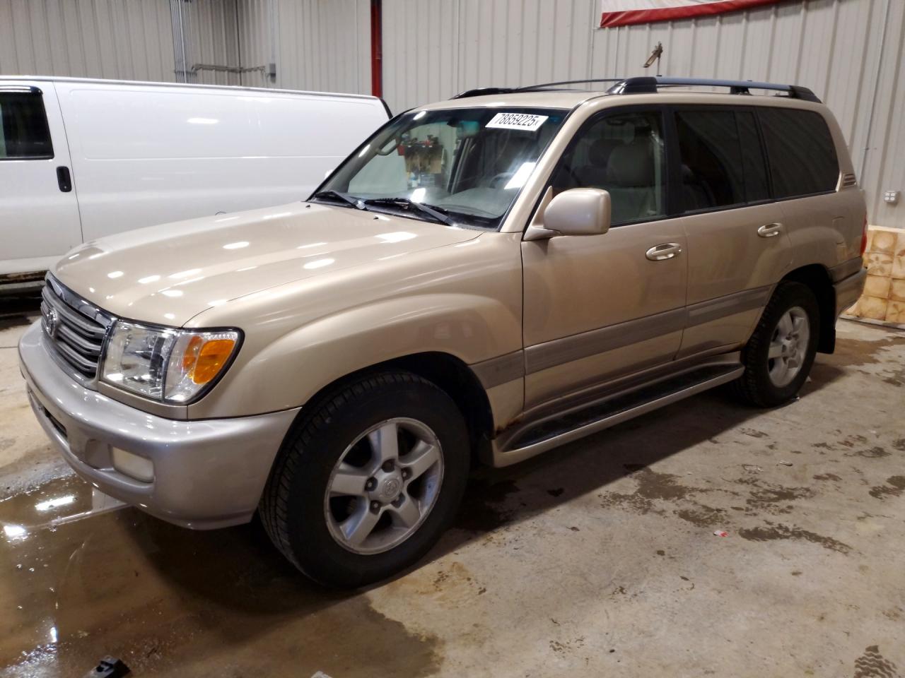 2004 Toyota Land Cruiser, VIN JTEHT05J742060388 — Auction photo
