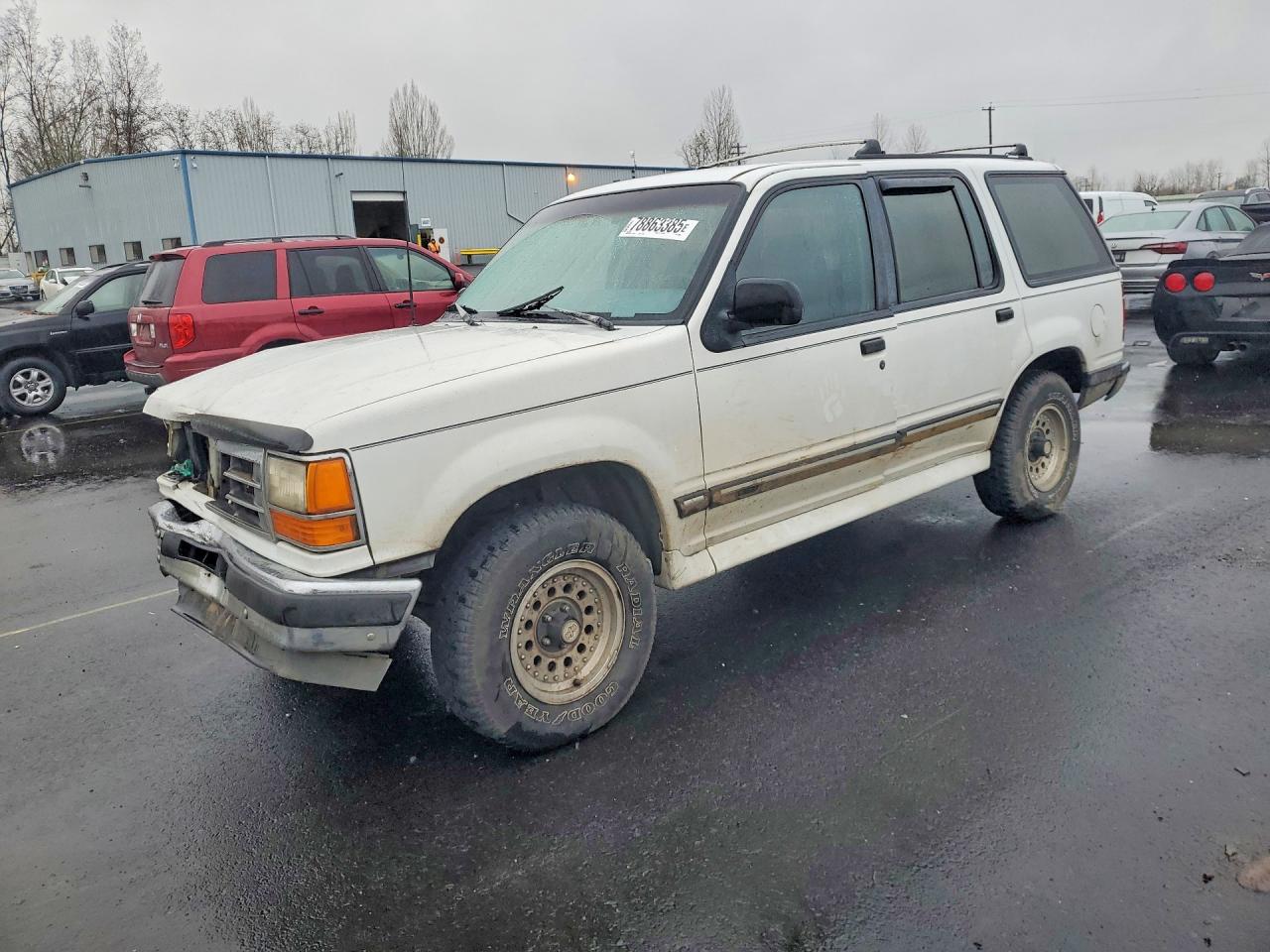 1994 Ford Explorer Eddie Bauer, VIN 1FMDU34X7RUC50545 — Front end
