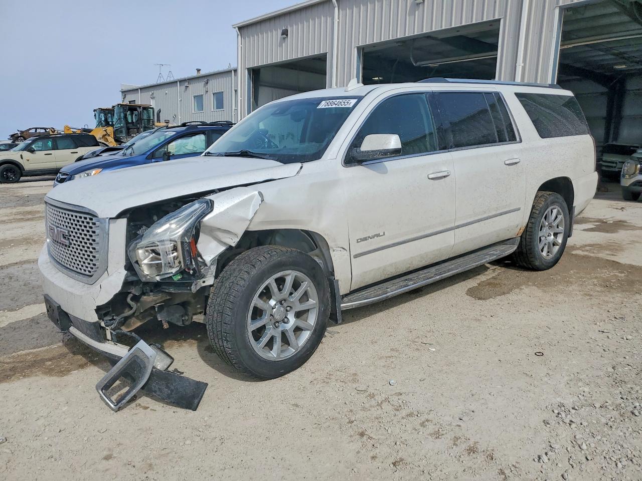 2016 GMC Yukon XL Denali, VIN 1GKS2HKJ9GR287744 — Front end