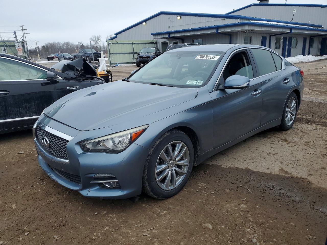 2016 Infiniti Q50 Premium, VIN JN1CV7ARXGM253093 — Rear end