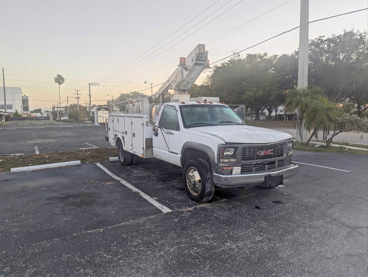 2001 GMC Sierra 3500, VIN 3GDKC34G61M107976 — Minor dents and scratches