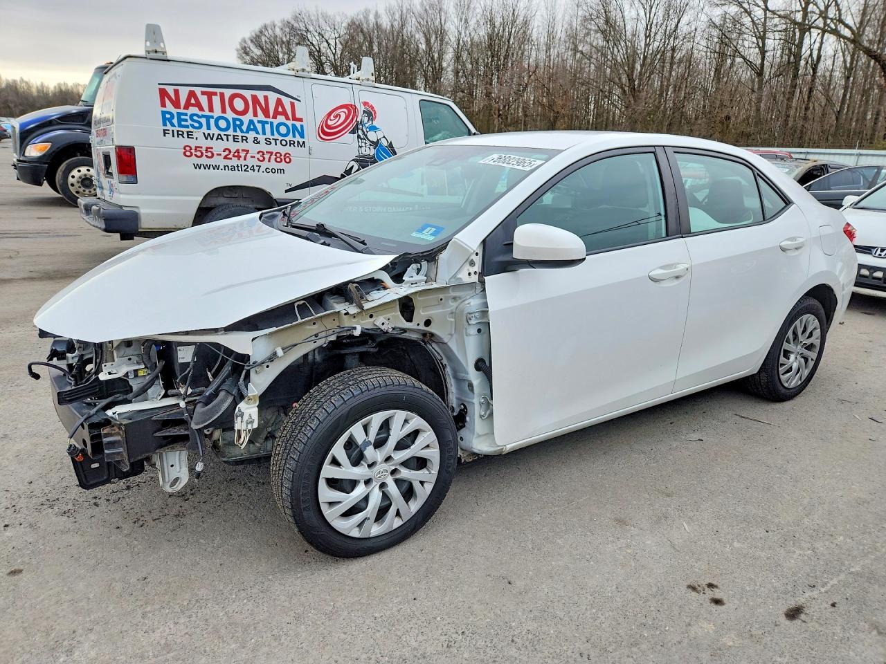 2018 Toyota Corolla LE, VIN 2T1BURHE4JC052319 — Front end