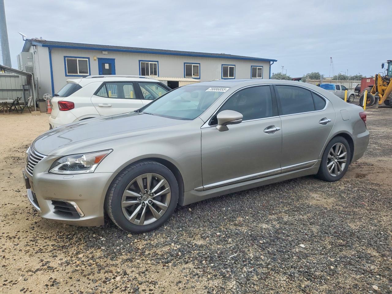 2017 Lexus LS 460, VIN JTHBL5EFXH5146929 — Rear end