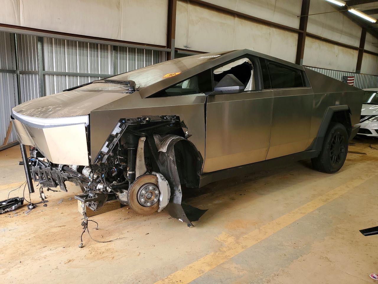 2025 Tesla Cybertruck, VIN 7G2CEHED3SA067215 — Front end
