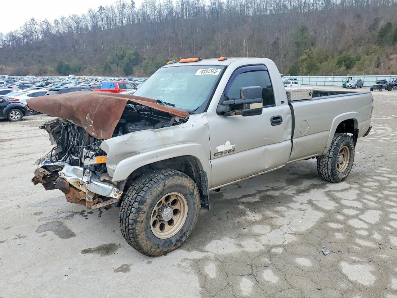 2005 GMC Sierra 3500, VIN 1GTHK34U95E147360 — Front end