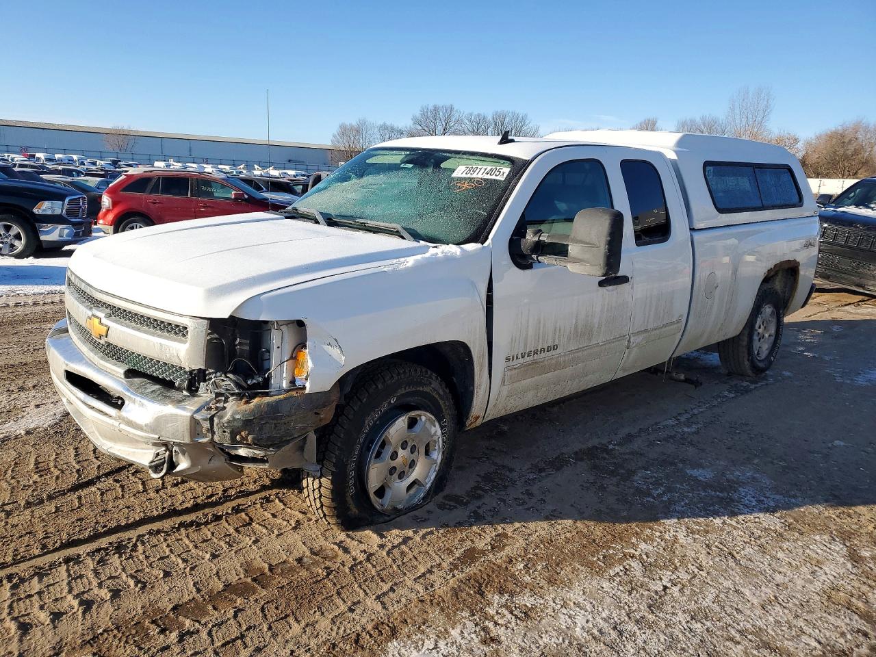2013 Chevrolet Silverado 1500 LT, VIN 1GCRKSE01DZ328552 — Front end