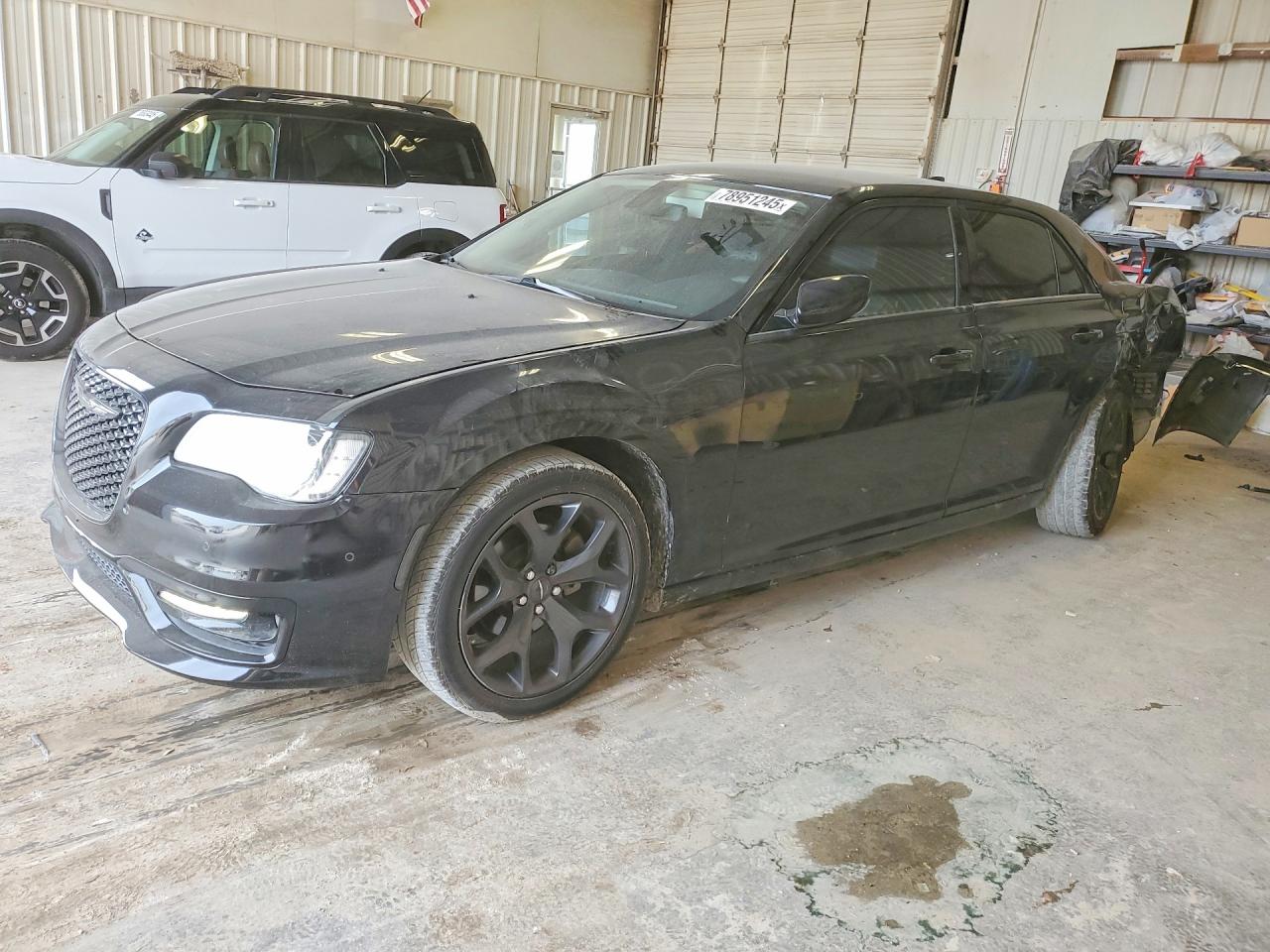 2023 Chrysler 300 Touring L, VIN 2C3CCADG9PH542029 — Зад