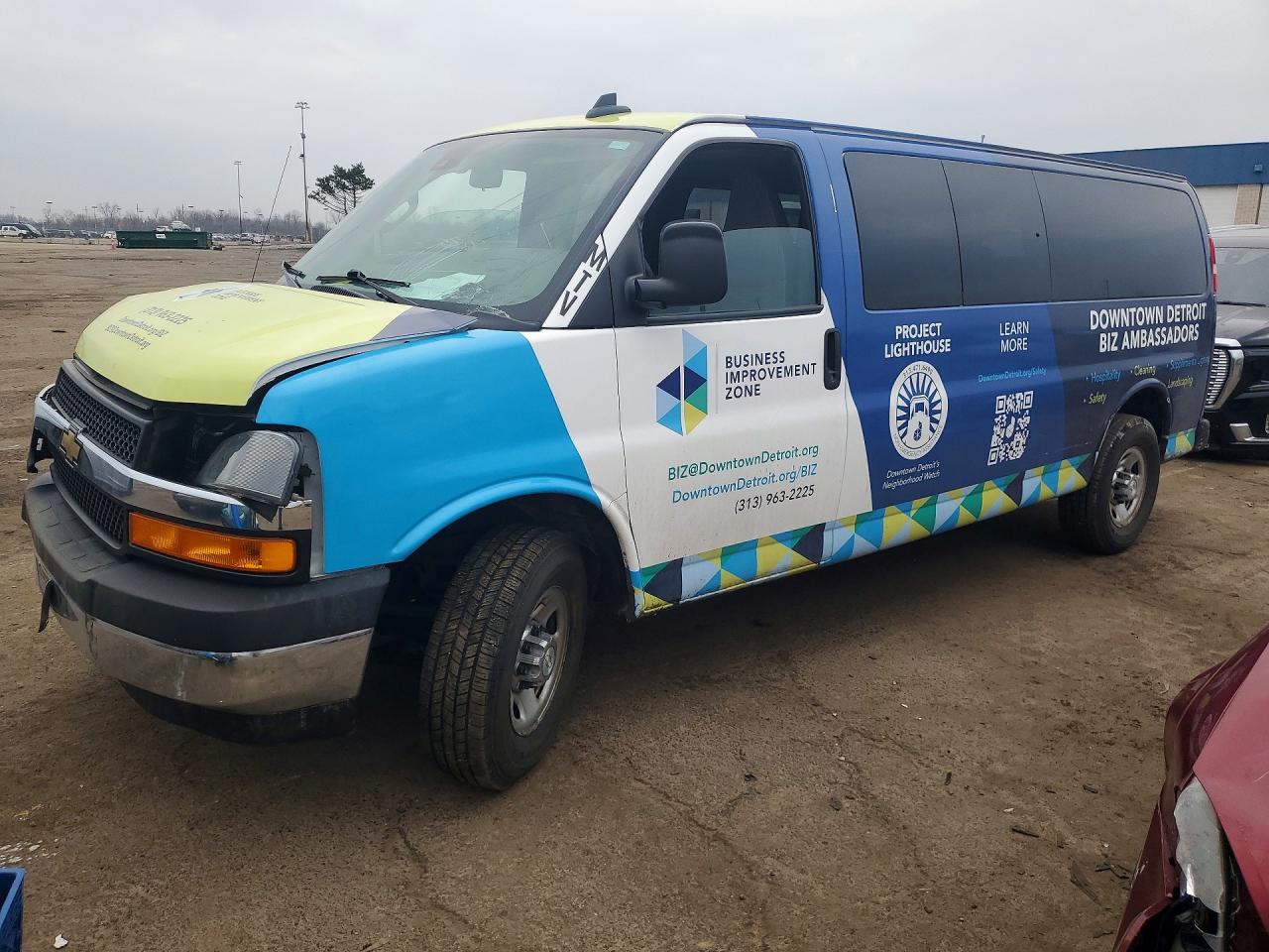 2021 Chevrolet Express Passenger LT, VIN 1GAZGPF76M1232417 — Front end