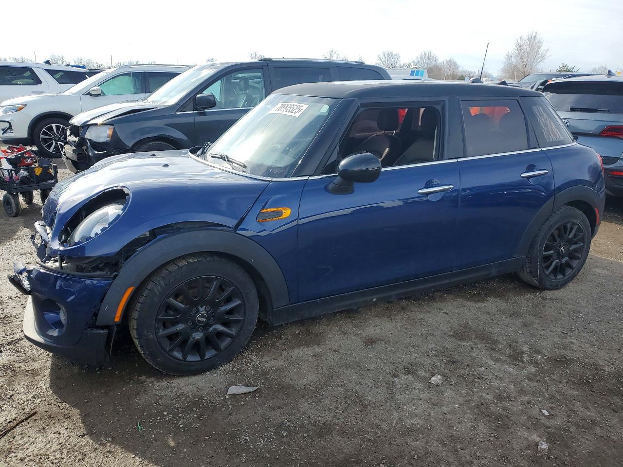 2017 MINI Hardtop 4 Door Cooper, VIN WMWXU1C55H2E18280 — Front end