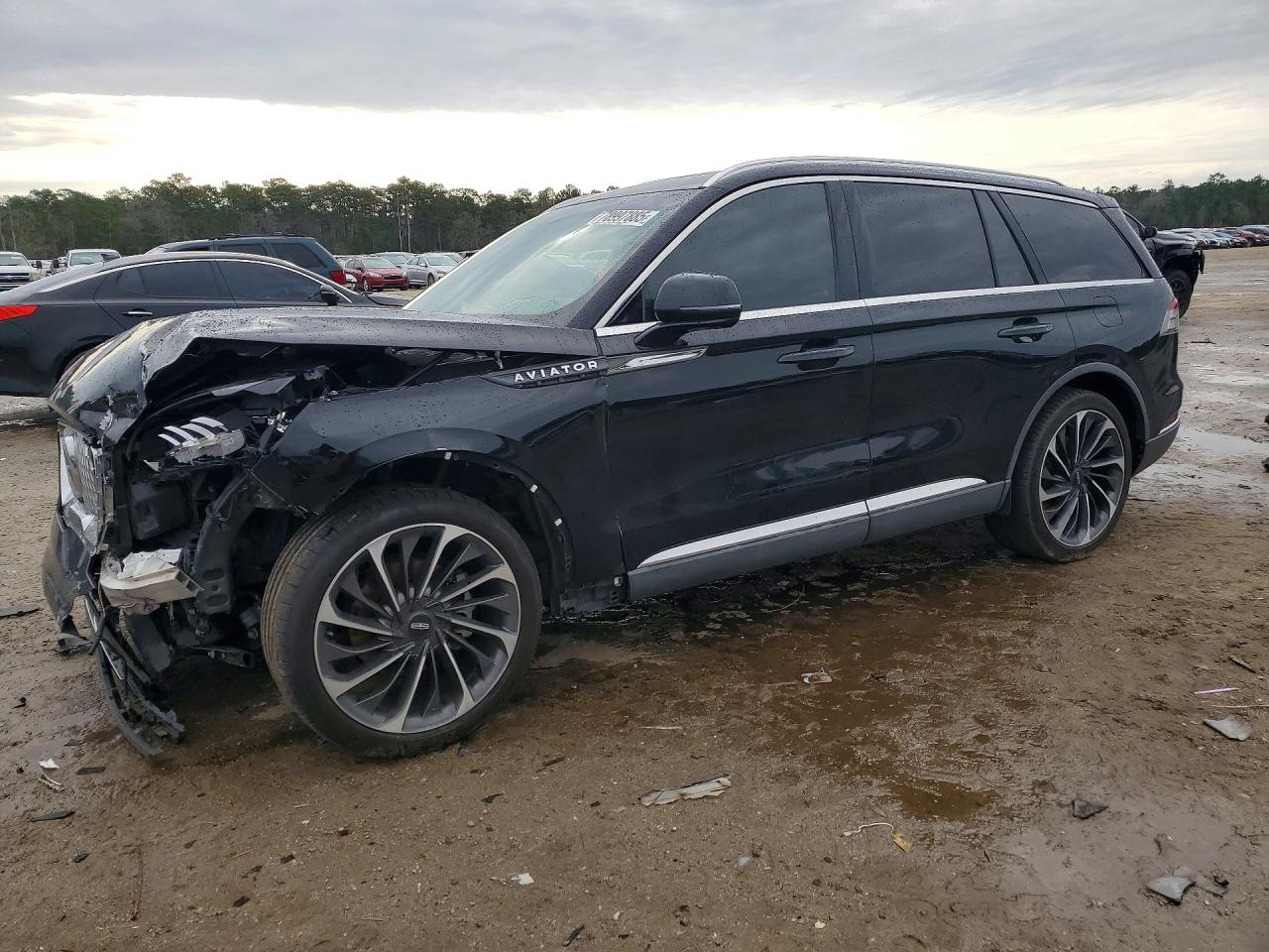 2021 Lincoln Aviator Reserve, VIN 5LM5J7WC2MGL06782 — Front end