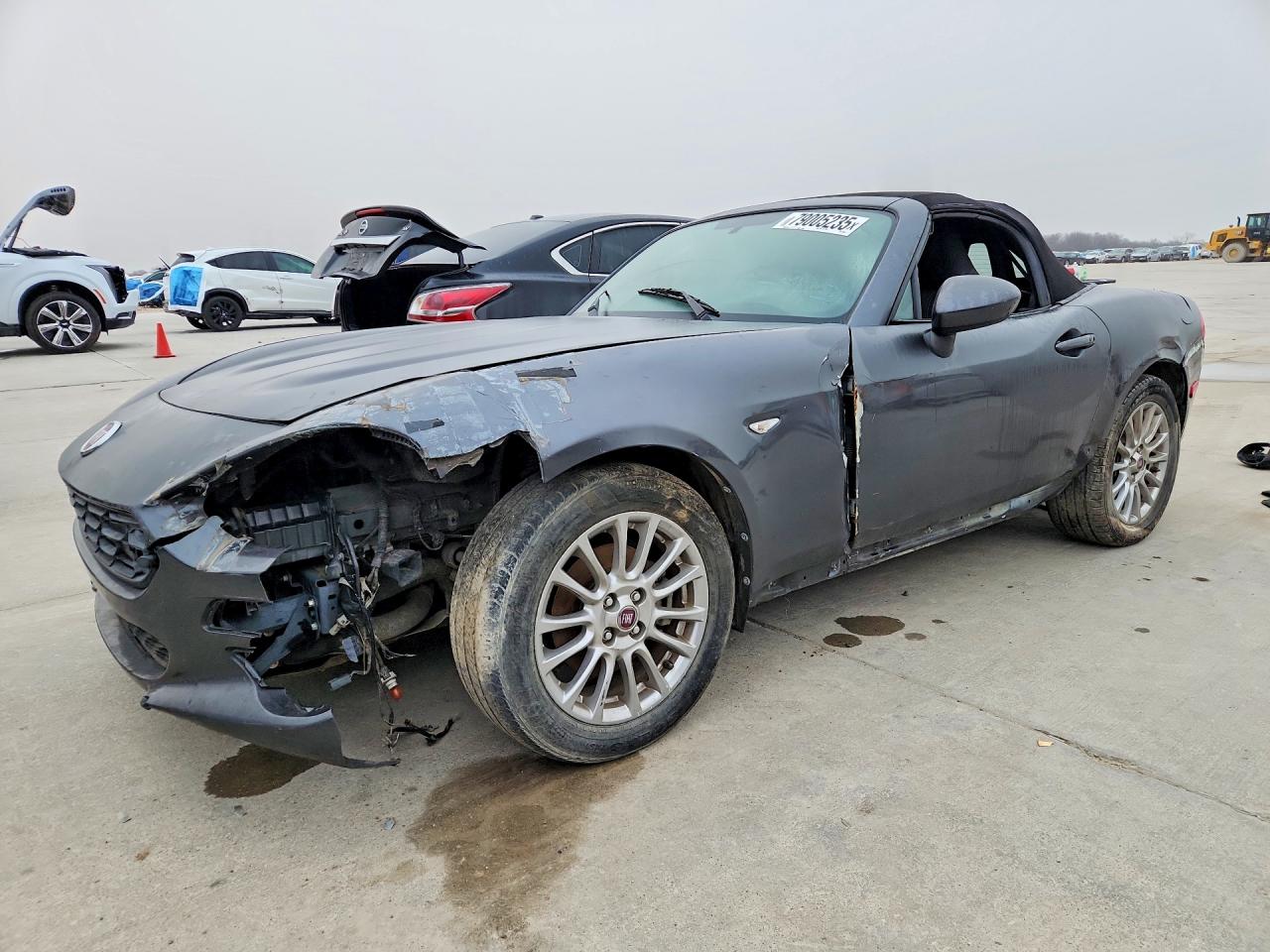 2017 FIAT 124 Spider Lusso, VIN JC1NFAEK4H0128612 — Бок