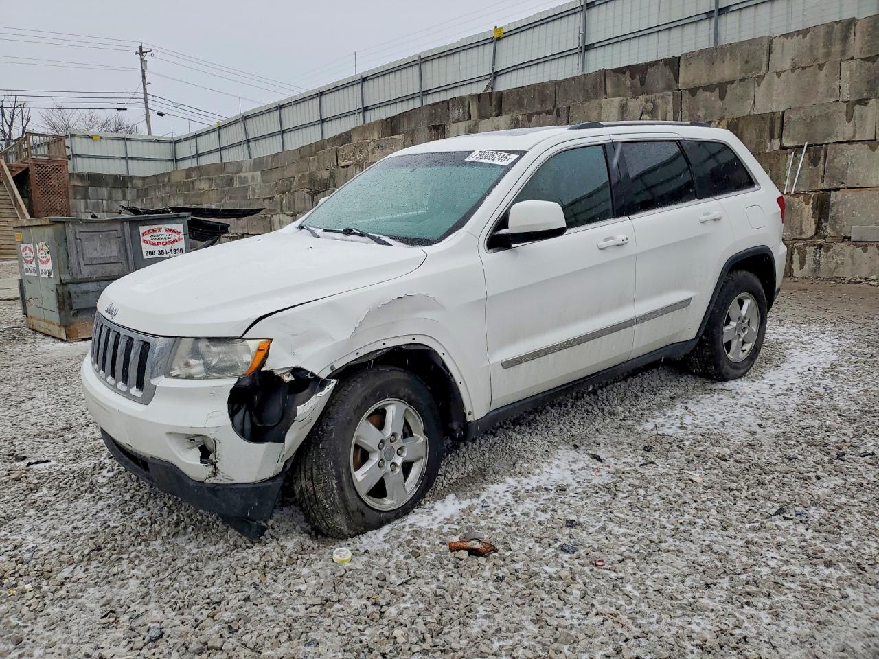 2013 Jeep Grand Cherokee Laredo, VIN 1C4RJFAG0DC549351 — Front end