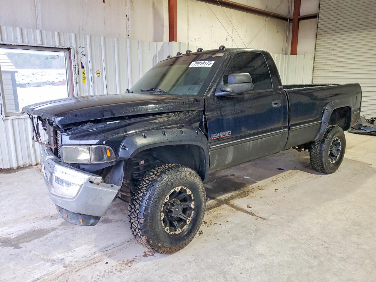 1996 Dodge 2500, VIN 1B7KF26C1TJ183301 — Front end