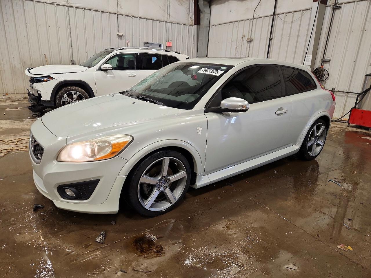 2012 Volvo C30, VIN YV1672MK6C2265411 — Side