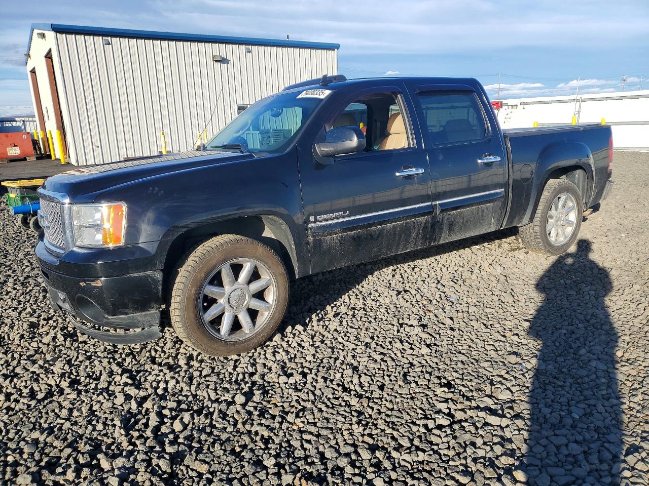 2008 GMC Sierra Denali, VIN 2GTEK638X81333892 — Side