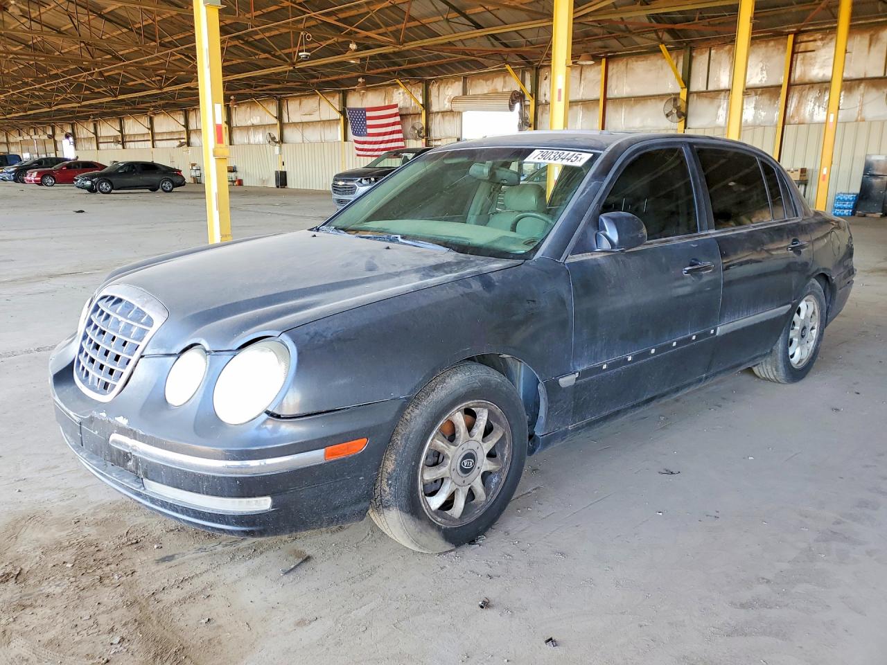 2004 Kia Amanti, VIN KNALD124145030394 — Side