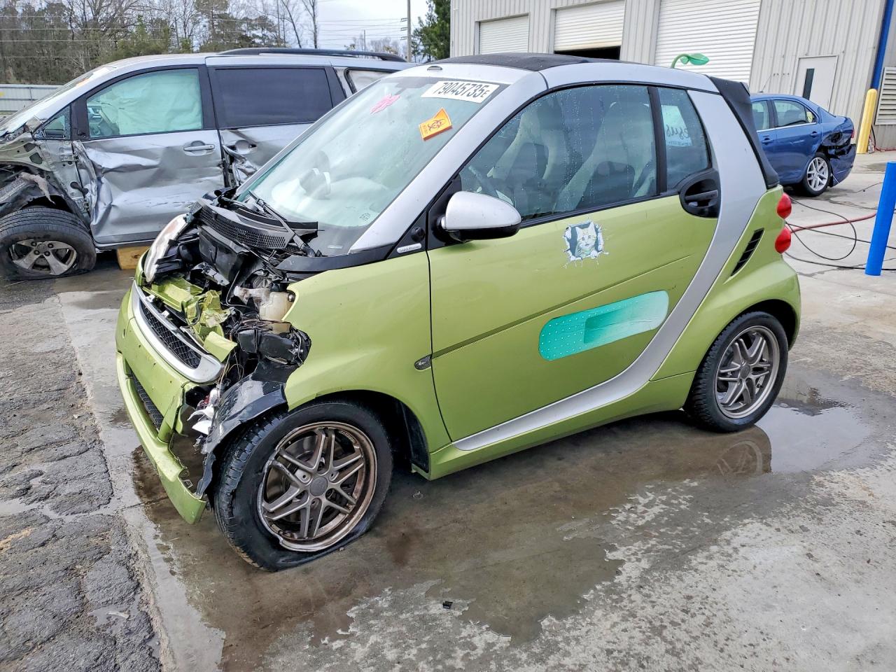 2011 Smart fortwo Passion, VIN WMEEK3BA8BK433873 — Front end