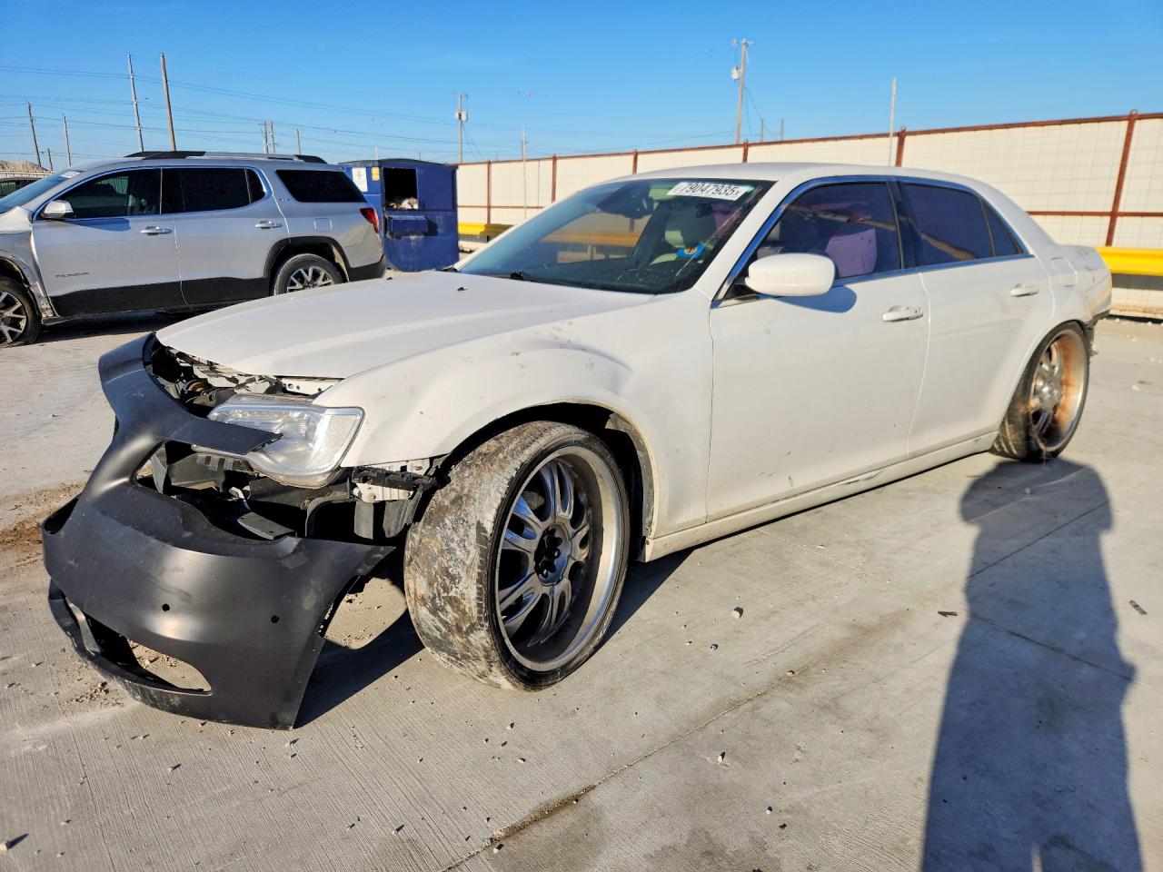 2015 Chrysler 300 Limited, VIN 2C3CCAAG0FH785876 — Перед