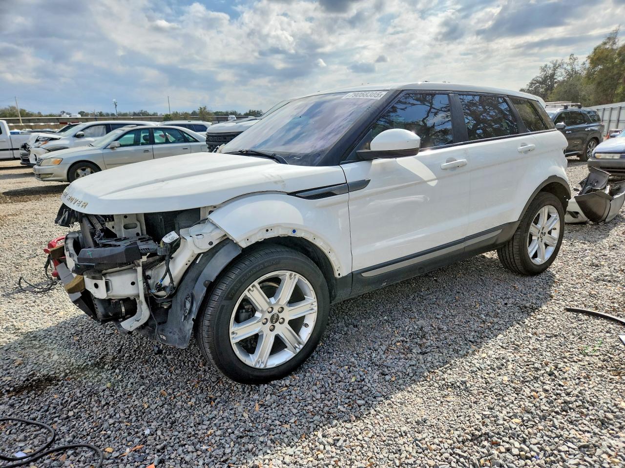 2015 Land Rover Range Rover Evoque Pure, VIN SALVN2BG9FH076204 — Front end