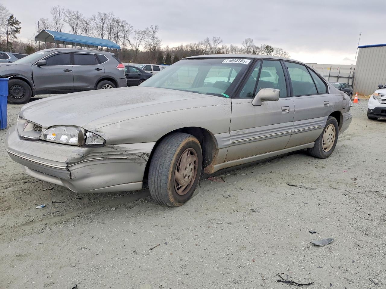 1998 Pontiac Bonneville SE, VIN 1G2HX52K1W4225396 — Front end