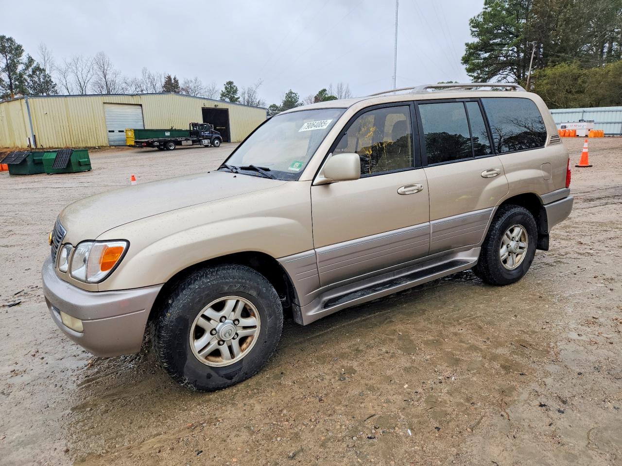 1999 Lexus LX 470, VIN JT6HT00WXX0039419 — Minor dents and scratches