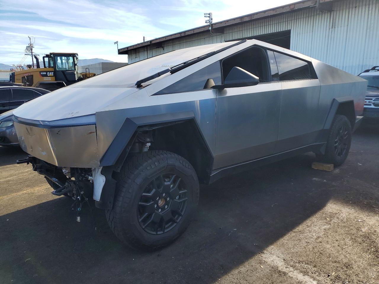 2025 Tesla Cybertruck, VIN 7G2CEHED5SA075817 — Front end