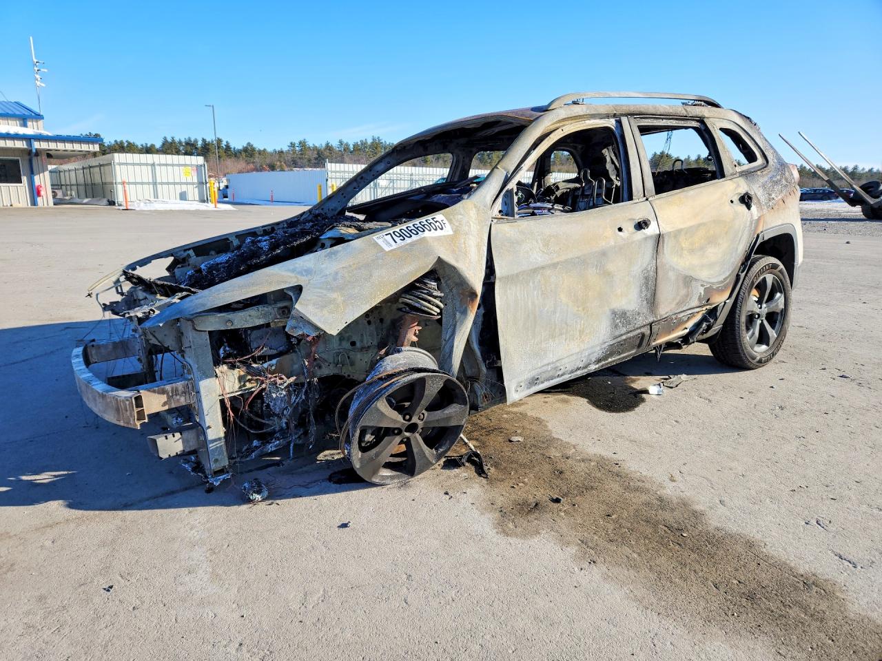 2017 Jeep Cherokee Altitude, VIN 1C4PJMAB6HW599496 — Burn