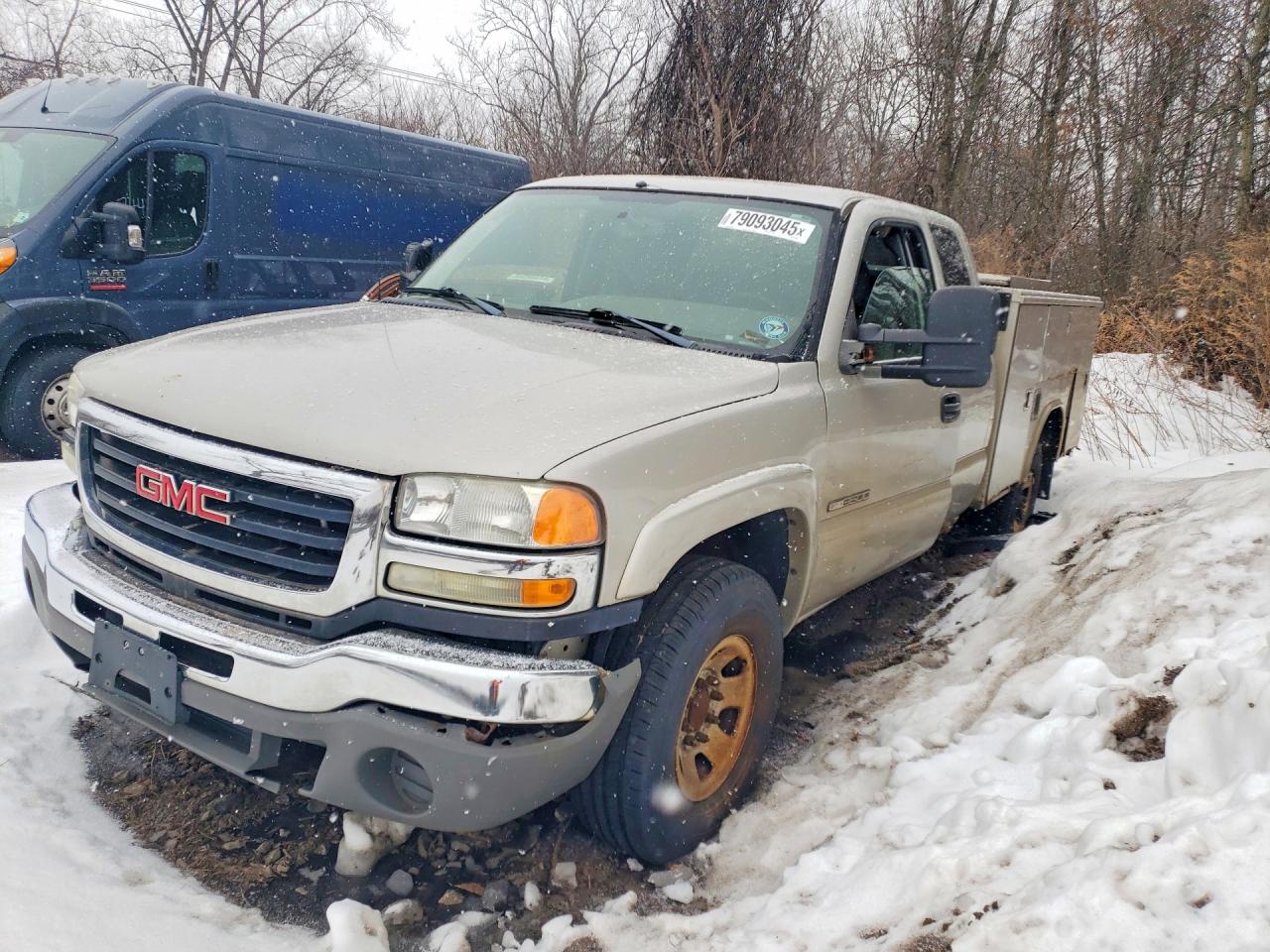 2006 GMC Sierra 3500, VIN 1GTHK39U76E243594 — Side