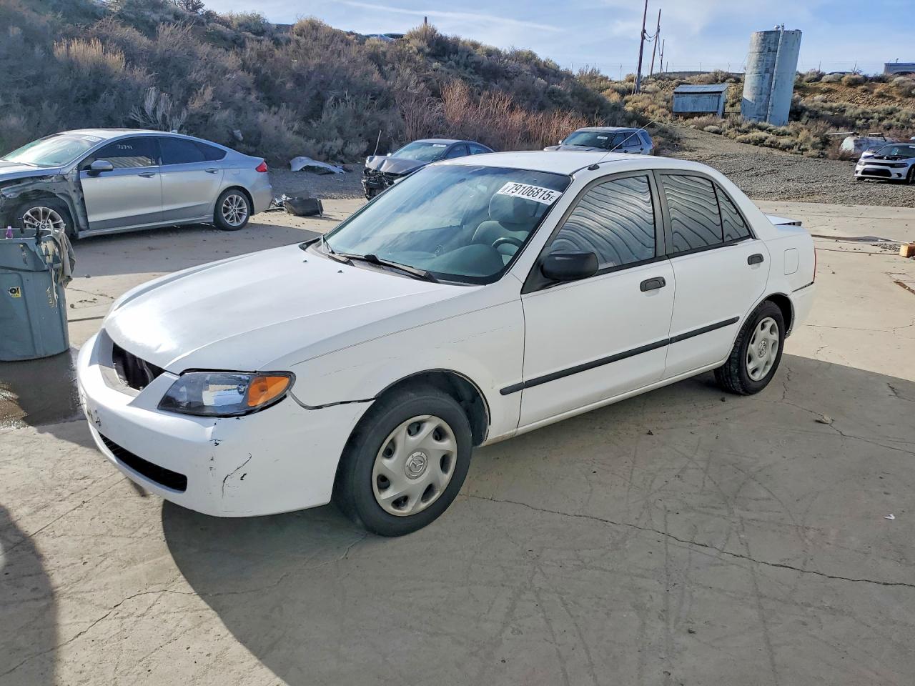 2001 Mazda Protege DX, VIN JM1BJ222210456857 — Зад