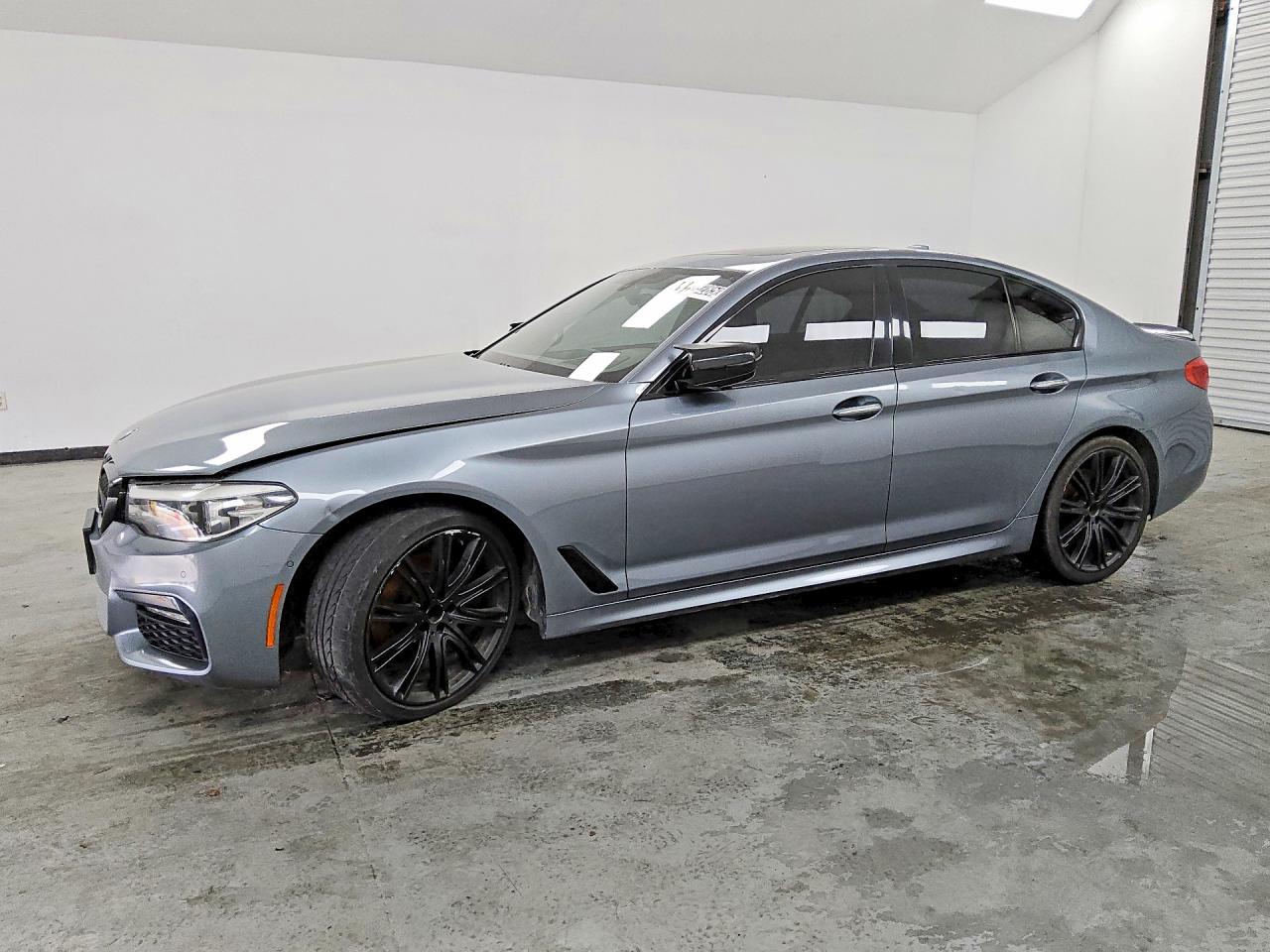 2018 BMW 5 Series 540i, VIN WBAJE5C59JWA92699 — Minor dents and scratches
