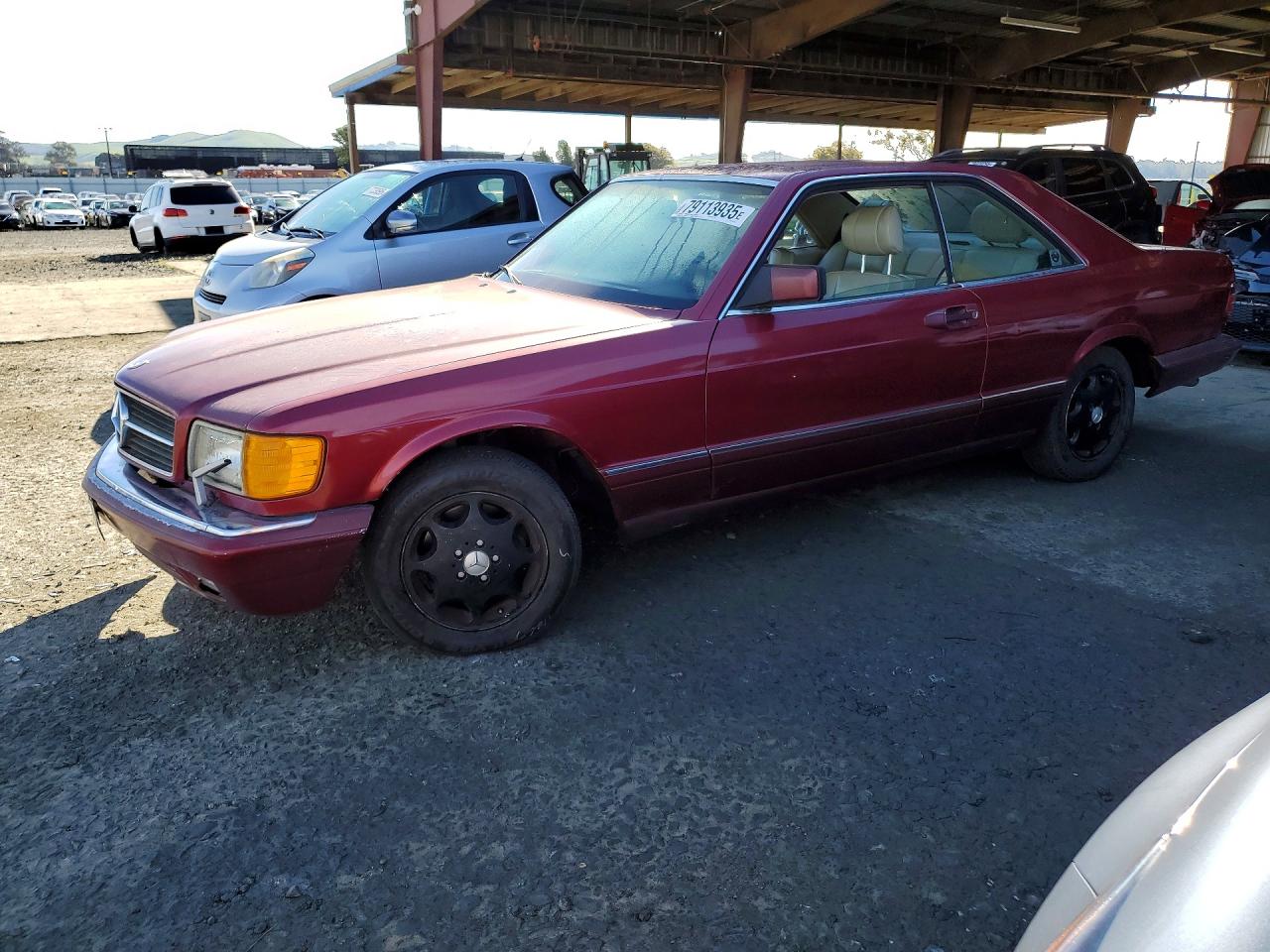 1990 Mercedes-Benz 560, VIN WDBCA45E9LA535153 — Side