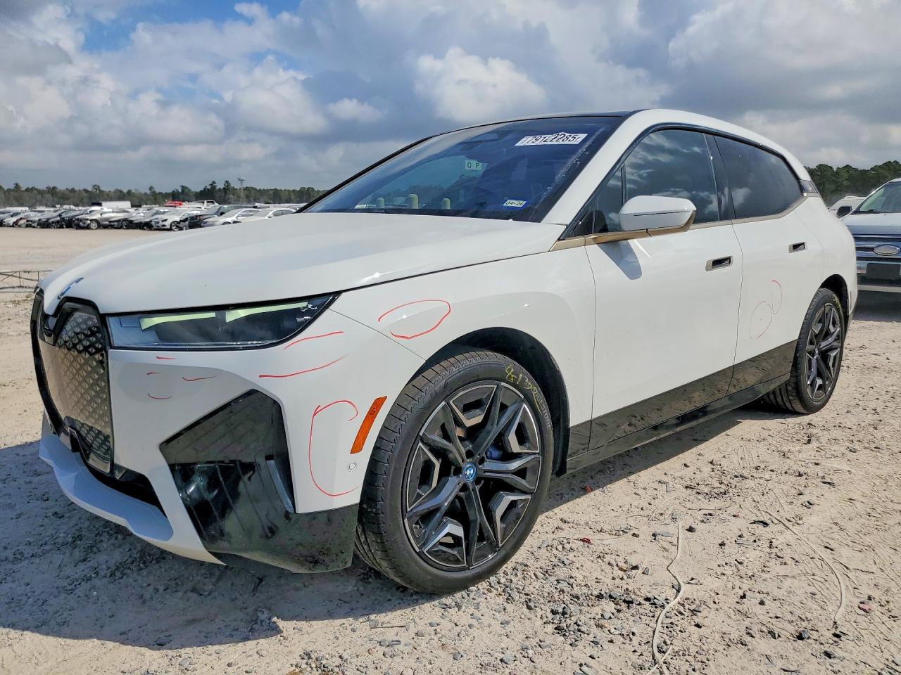 2023 BMW iX xDrive50, VIN WB523CF07PCL89572 — Side