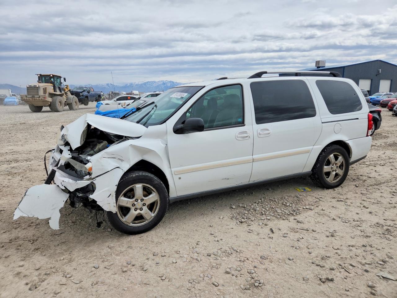 2007 Chevrolet Uplander 2LT, VIN 1GNDV33157D209074 — Front end