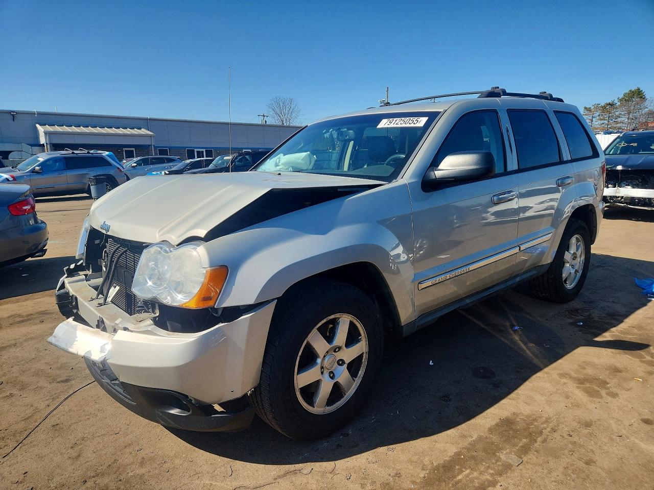 2010 Jeep Grand Cherokee Laredo, VIN 1J4PR4GK4AC107601 — Front end