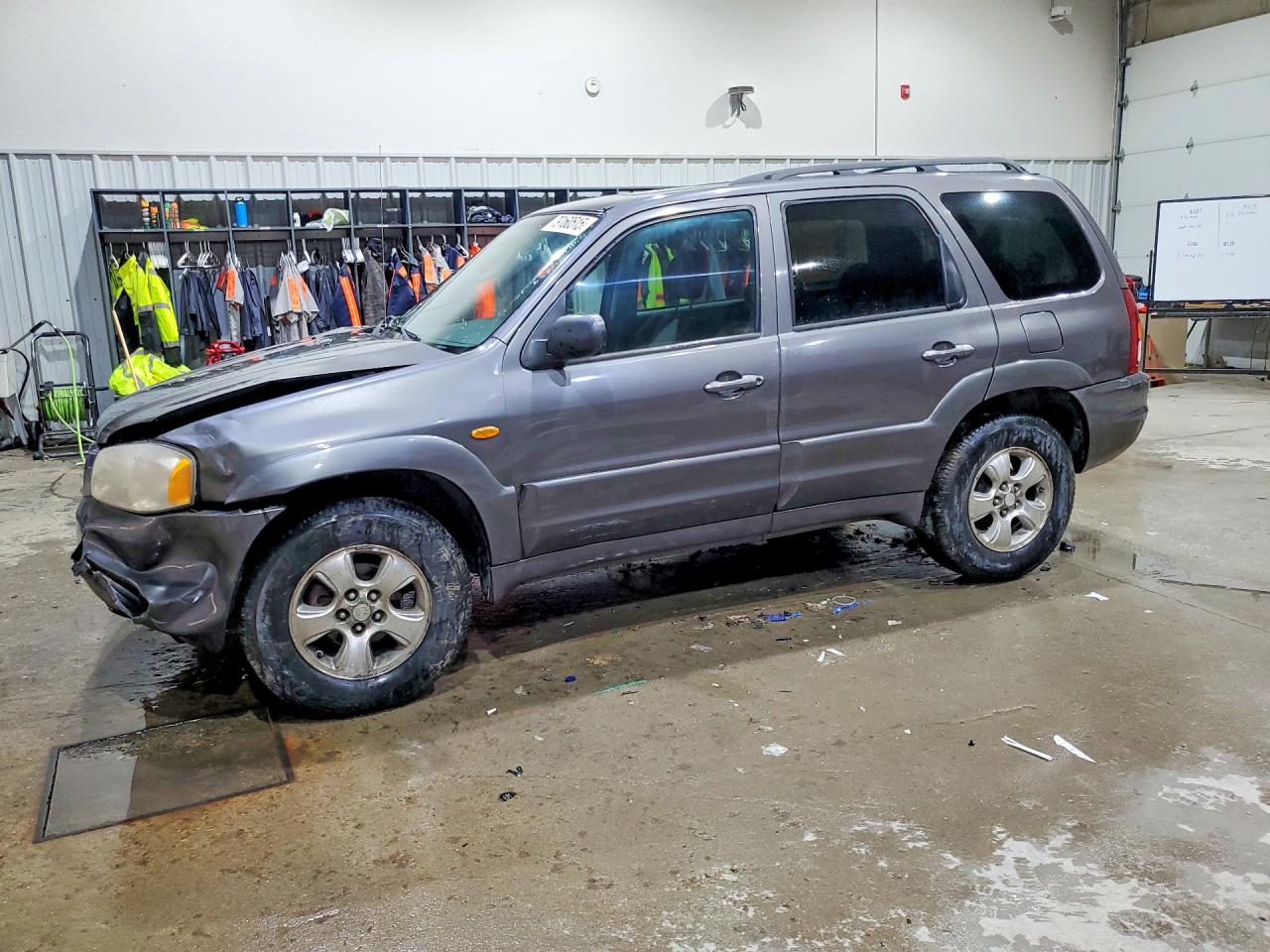 2003 Mazda Tribute LX, VIN 4F2YZ941X3KM47248 — Перед