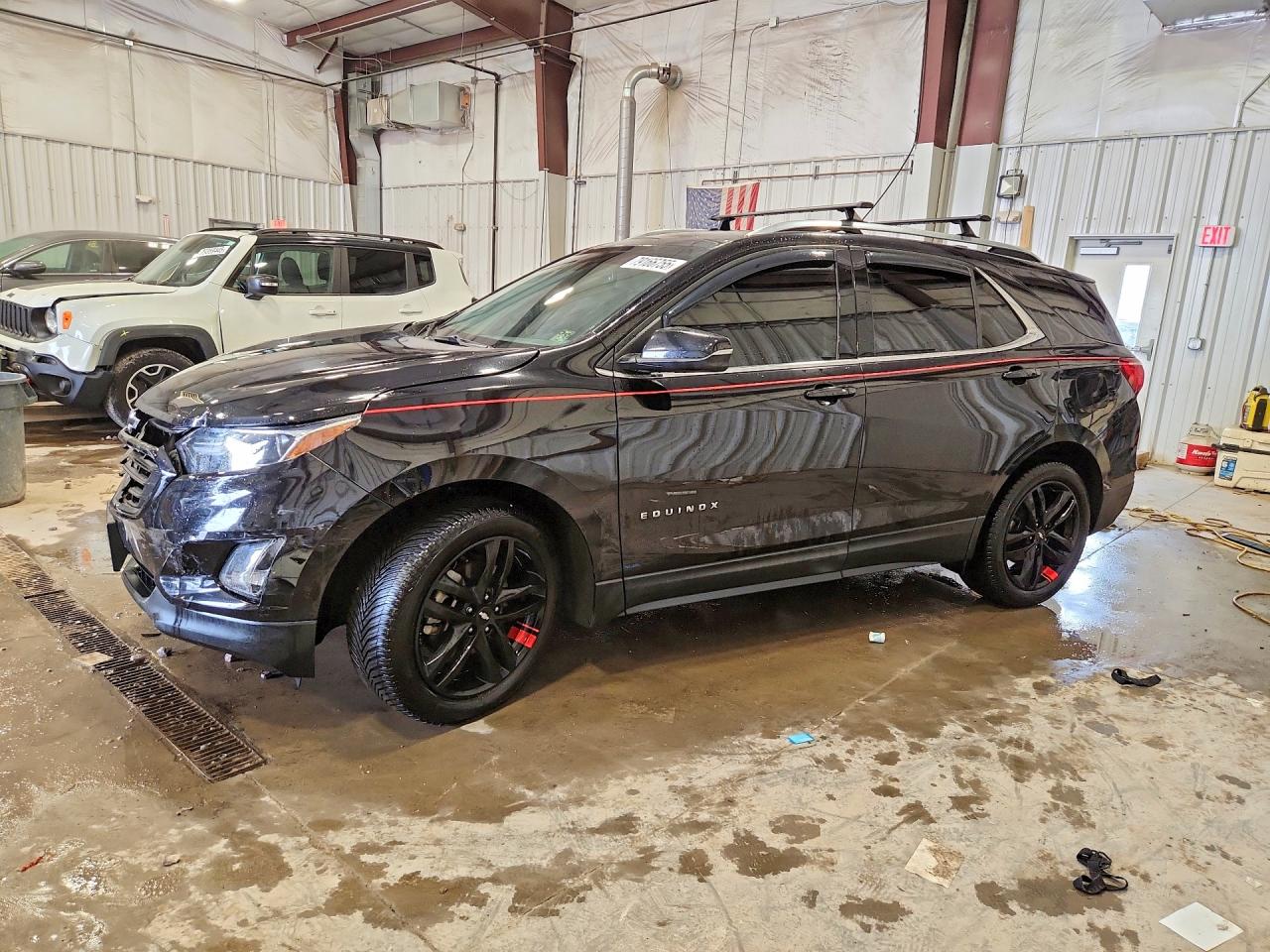 2020 Chevrolet Equinox LT, VIN 2GNAXLEX7L6177770 — Front end