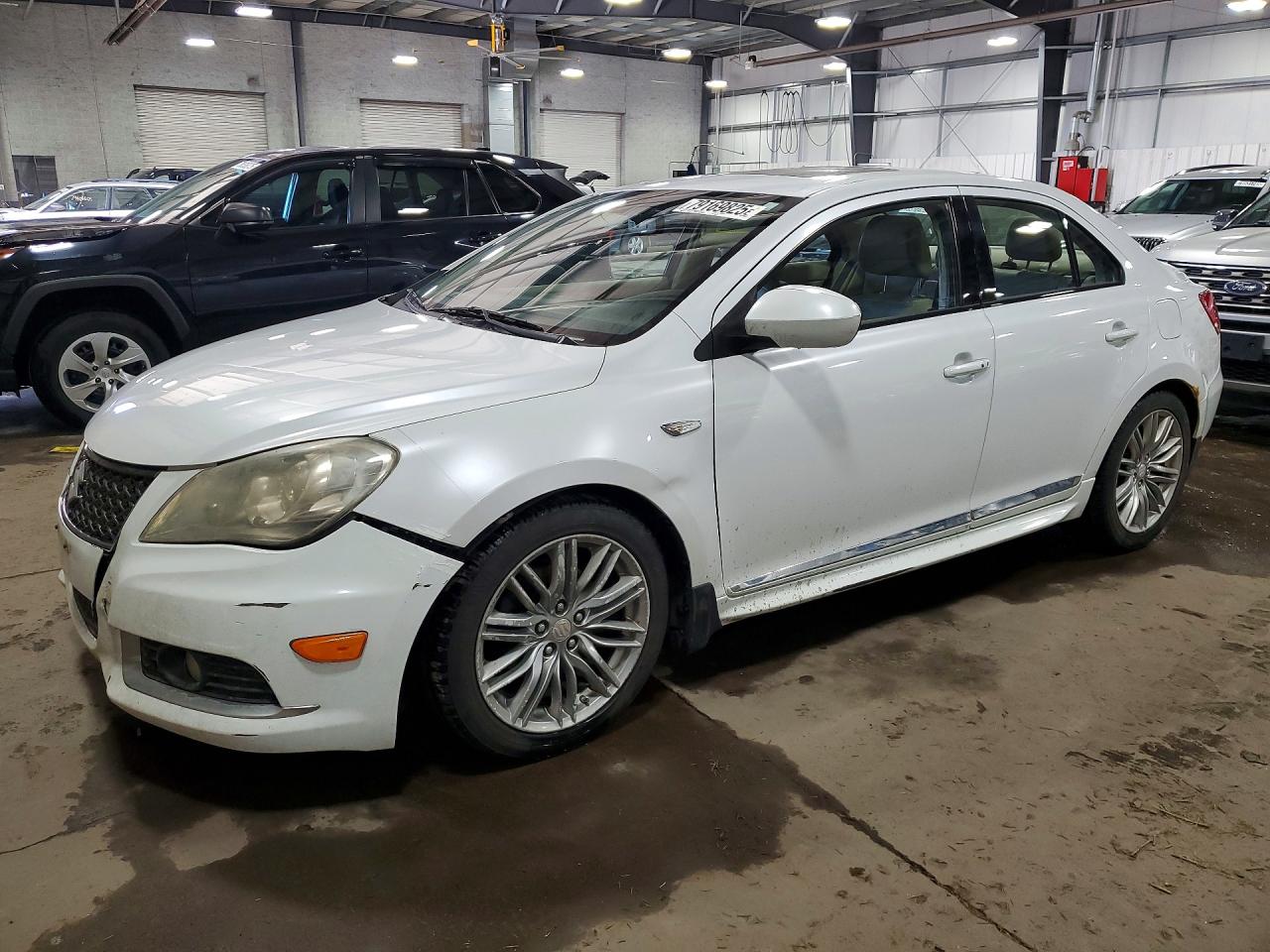 2013 Suzuki Kizashi SLS Sport, VIN JS2RF9A8XD6100114 — Front end