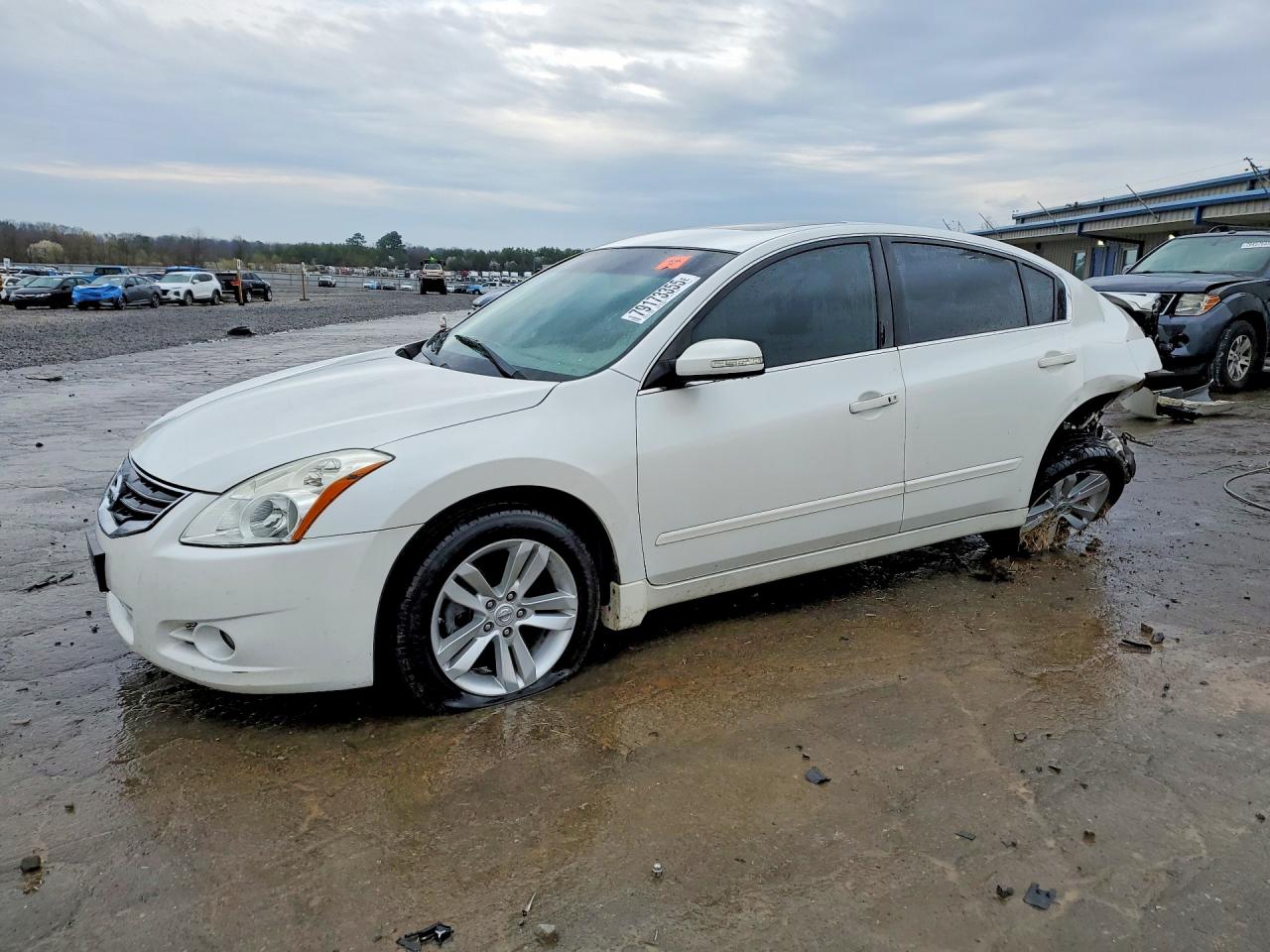 2011 Nissan Altima SR, VIN 1N4BL2AP4BN489795 — Вандализм