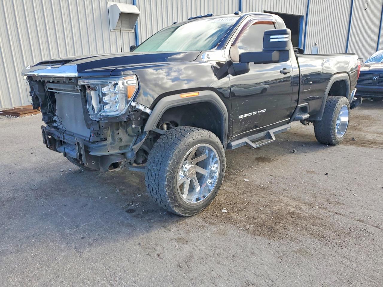 2021 GMC Sierra 2500HD Pro, VIN 1GT39LE75MF285503 — Front end