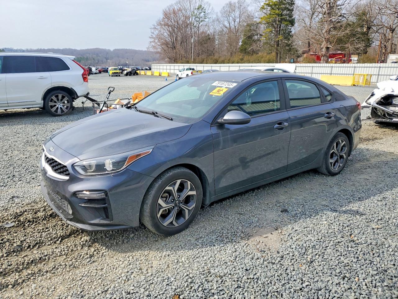 2021 Kia Forte LXS, VIN 3KPF24AD8ME411480 — Side