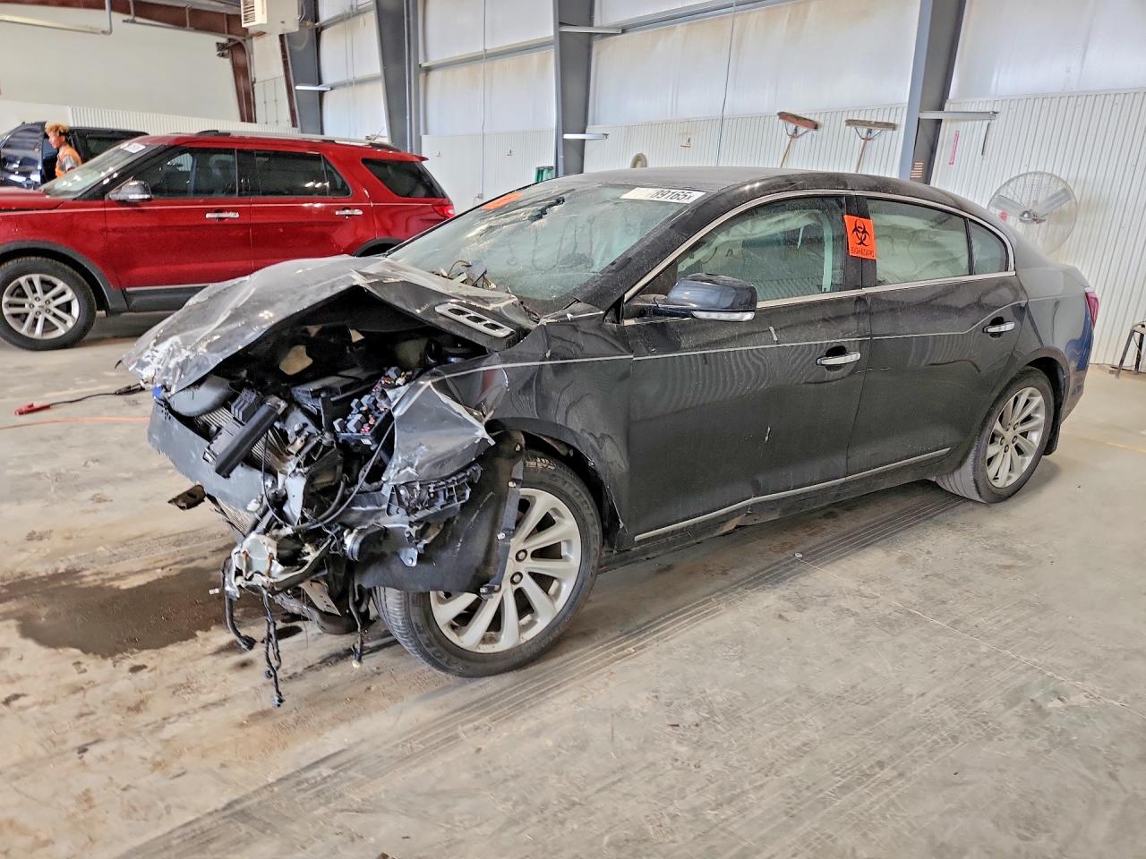 2015 Buick LaCrosse Leather, VIN 1G4GB5G38FF162692 — Перед
