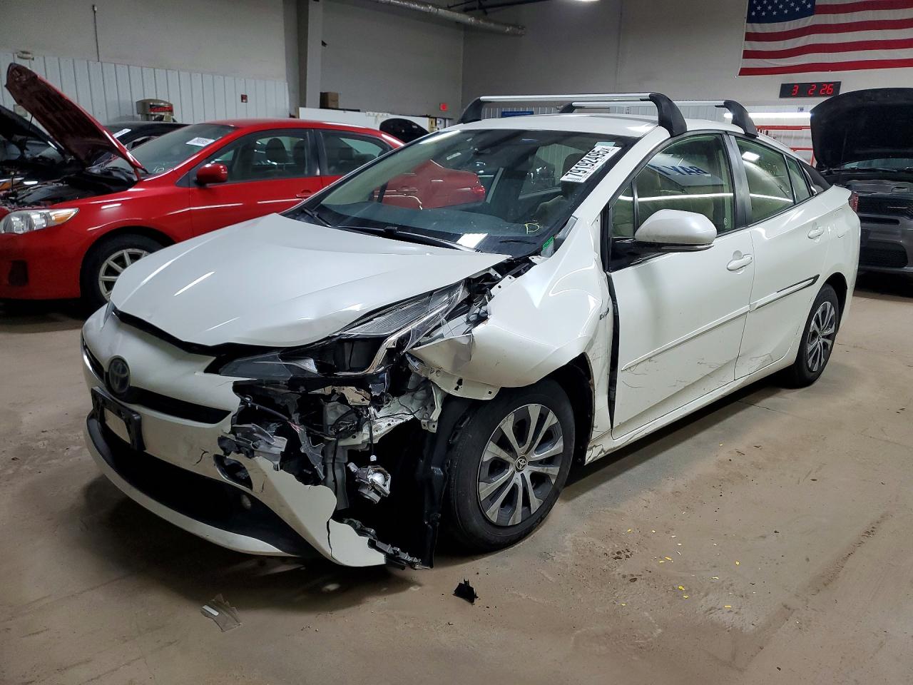 2020 Toyota Prius XLE, VIN JTDL9RFU6L3014425 — Front end