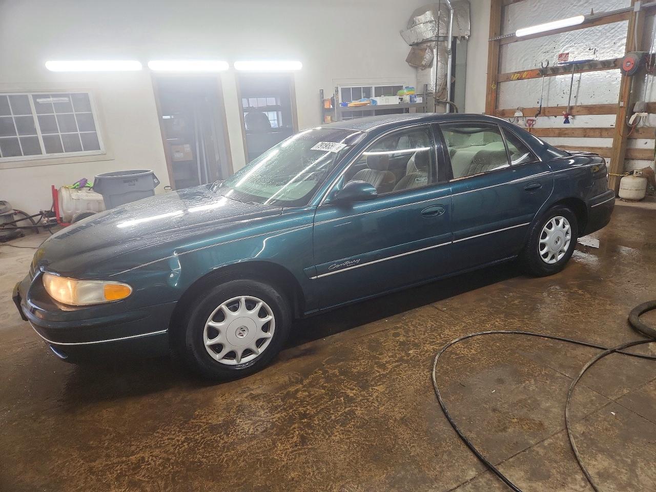 1998 Buick Century Custom, VIN 2G4WS52M0W1517552 — Зад