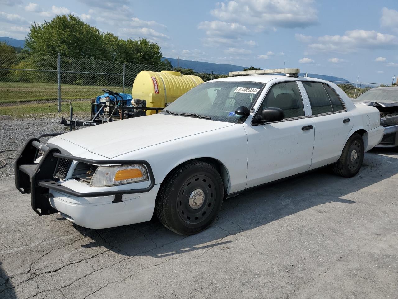 2005 Ford Police Interceptor, VIN 2FAFP71W15X123208 — Roof