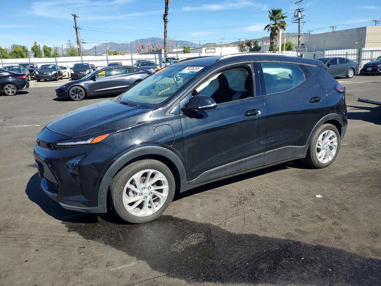 2023 Chevrolet Bolt EUV LT, VIN 1G1FY6S03P4193324 — Side