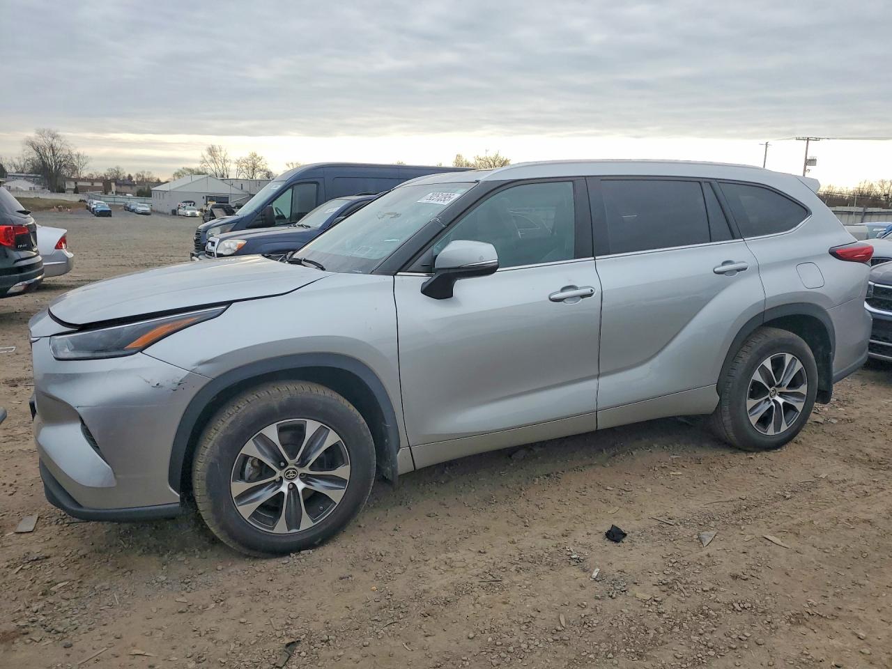 2021 Toyota Highlander XLE, VIN 5TDGZRBH2MS081968 — Missing or altered VIN