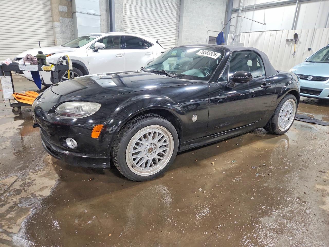 2008 Mazda MX-5 Miata Touring, VIN JM1NC25F480143714 — Roof