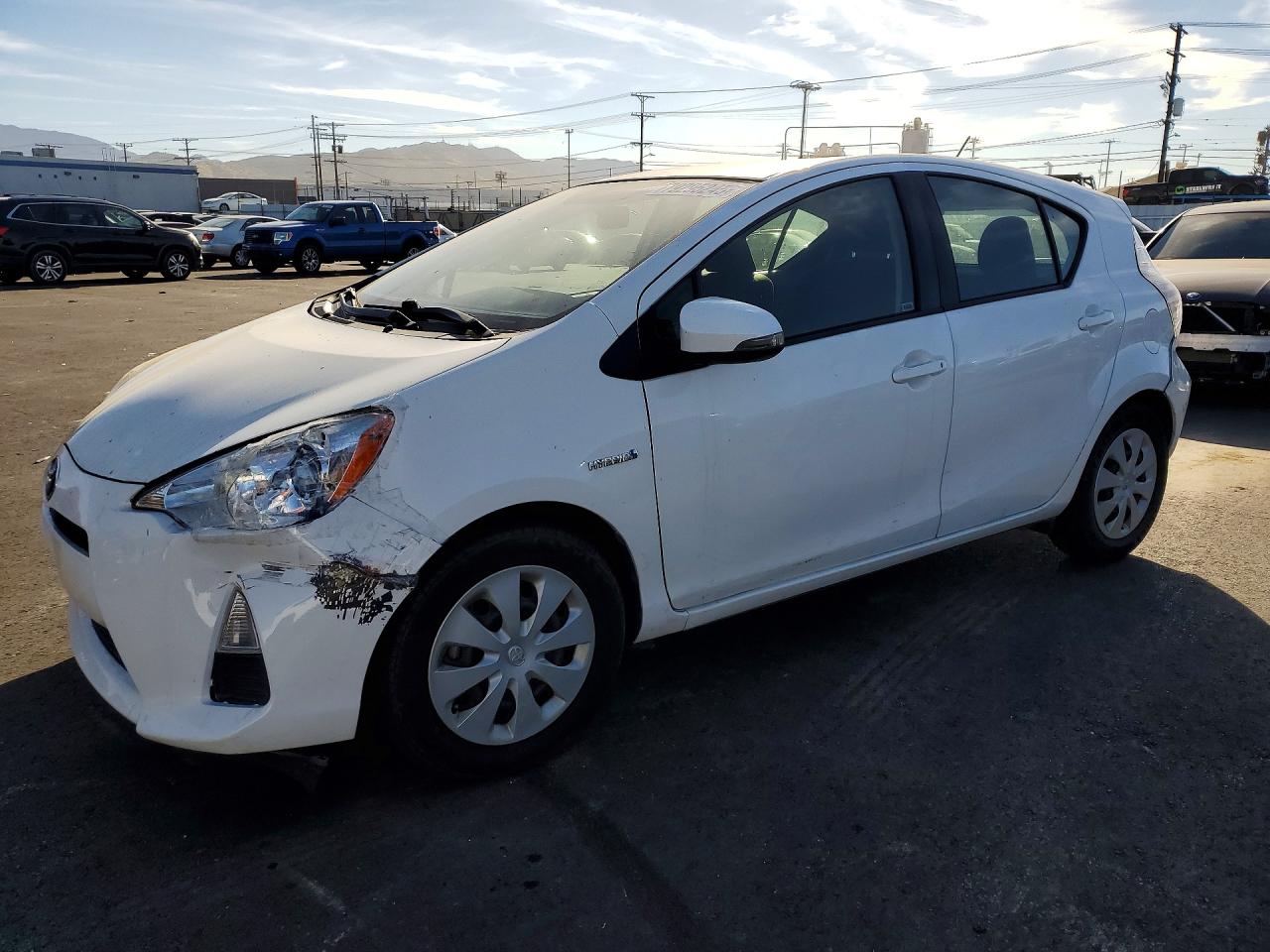 2013 Toyota Prius One, VIN JTDKDTB31D1553004 — Front end